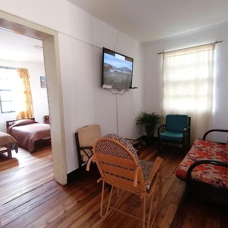 Galapagos Natural Life Hostel กีโต ภายนอก รูปภาพ